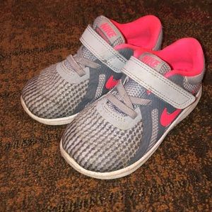 Nike Revolution 4 little girl Sz 8 shoes